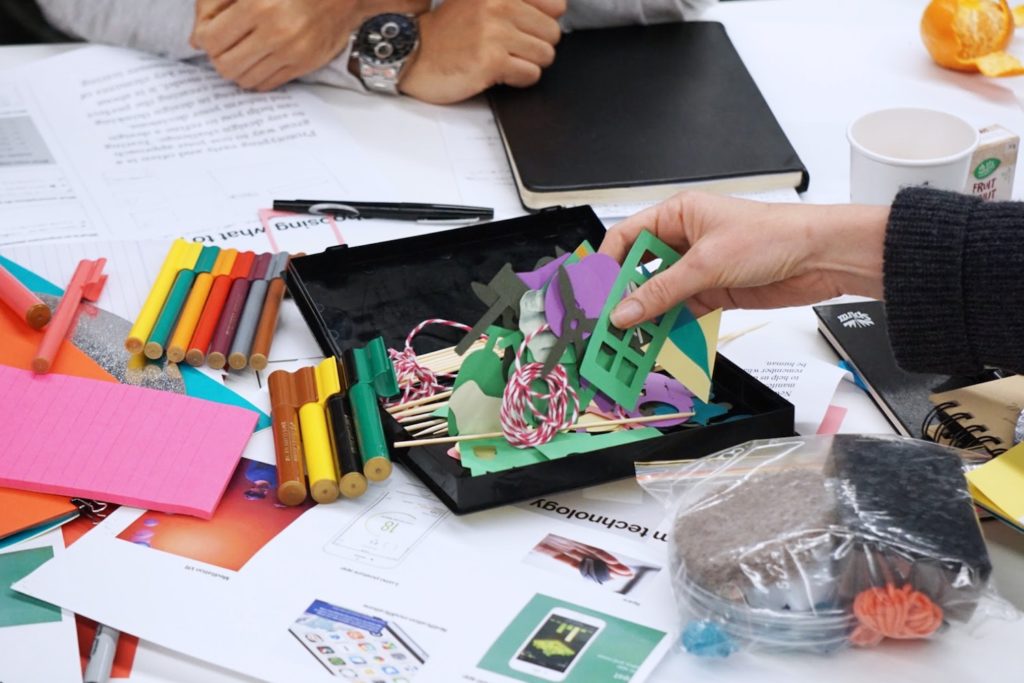 Au boulot cocotte propose des ateliers créatifs aux entreprises : team building, animations,...