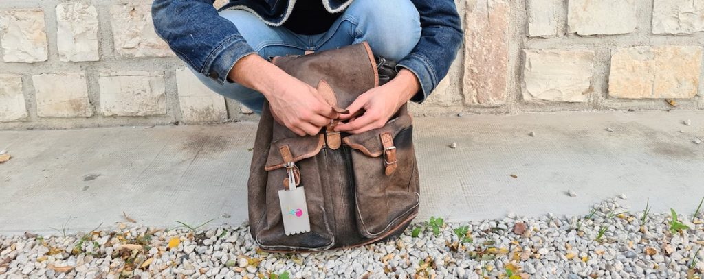 Cuir x Fabrication numérique : le nouveau défi d'Antoine du Rambot du Cactus. Pour cette nouvelle session, il utilise le cuir comme matière d'expérimentation avec les outils numériques du Roselab, fablab de La Cité à Toulouse. #toulousecreative